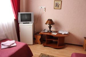 TV a/nebo společenská místnost v ubytování Galian Hotel