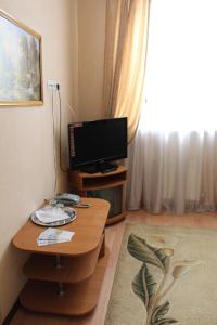 TV a/nebo společenská místnost v ubytování Galian Hotel