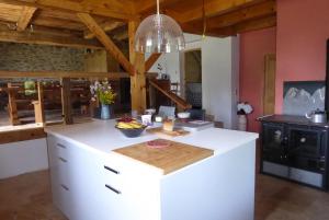 Virtuvė arba virtuvėlė apgyvendinimo įstaigoje L'Aire du temps Savoyard