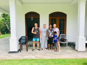 Majutusasutuses Villa Sureka peatuv perekond