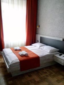Apart-Hotel Shell客房内的一张或多张床位