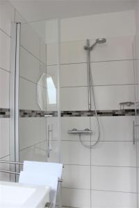 a bathroom with a shower with a glass door at Hotel Gasthuus Spieskamer in Hasselberg +48 photos