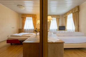 Letto o letti in una camera di Hotel Weisses Lamm