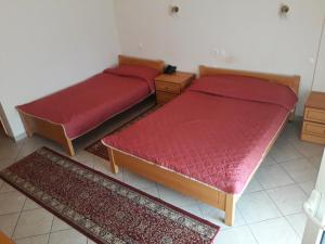 A bed or beds in a room at Hotel Kastro
