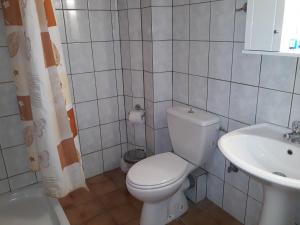 A bathroom at Hotel Kastro