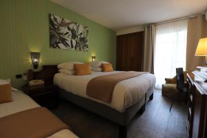 Llit o llits en una habitació de Hotel Des Tuileries