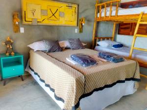 a bedroom with two bunk beds in a room at Flats Macapá Meu Amor in Luis Correia