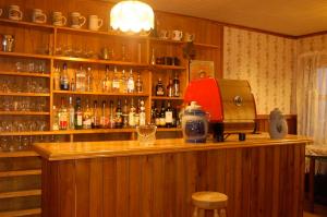 a bar with a red appliance on top of a counter at Hotel Mi Casa in Chaitén