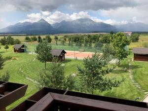 a view of a park with mountains in the background at FeEl Tatras Direct View apartment in Veľká Lomnica