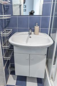 Ένα μπάνιο στο Modern 2-room flat in the city center