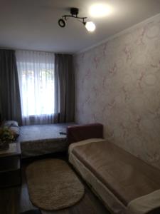 Ένα ή περισσότερα κρεβάτια σε δωμάτιο στο Студия в Центре СКАЛА