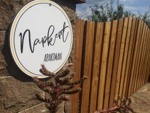 Fotografia z galérie ubytovania Napkert Apartman v destinácii Noszvaj