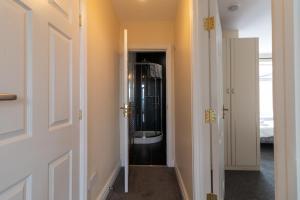 Granada Apartments Queen's Promenade的一间浴室