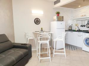 Fotografie z fotogalerie ubytování GK Apartment Delight v destinaci Bat Jam