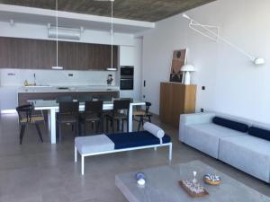 Kuchyňa alebo kuchynka v ubytovaní Villa Nostos Plakias beachfront sea view privet pool