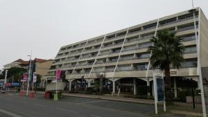 a large building on the side of a street at les Huniers Appt 1er étage in Arcachon