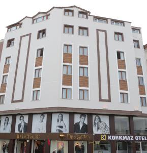 een wit gebouw met veel foto's erop bij KORKMAZ OTEL in Merzifon