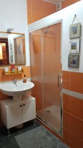 Kúpeľňa v ubytovaní Casa Casergyo + 18 fotografií