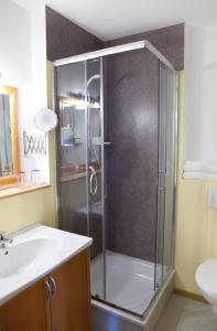 Koupelna v ubytování Hotel Weidenhof + 37 fotografií