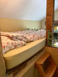 a bed in a room with avertisementatronatronatronstrationstration at De Zoete Aagt in Groesbeek