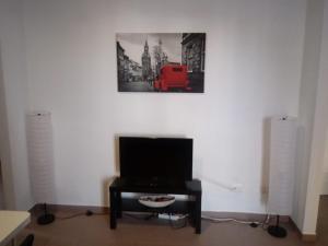 Telewizja i/lub zestaw kina domowego w obiekcie APARTAMENTO BEDIESTA