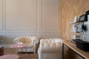 a living room with a couch and a table at Bella vista in Valkenburg