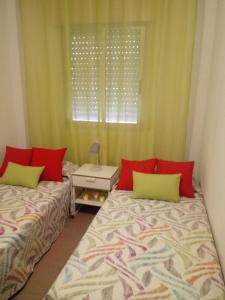 Łóżko lub łóżka w pokoju w obiekcie APARTAMENTO BEDIESTA