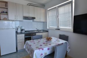 Kuchyňa alebo kuchynka v ubytovaní Apartments Brico