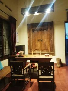 TV a/nebo společenská místnost v ubytování Doeloerkoe Homestay