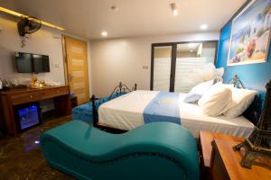 En eller flere senger på et rom på Cozi 9 Hotel - Theme Hotel