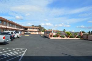 a parking lot in front of a hotel with cars parked at Gateway Inn Fairfield in Fairfield