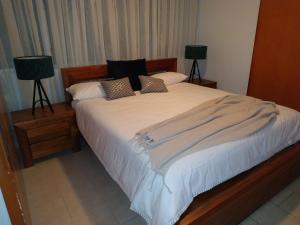 A bed or beds in a room at Best at Bright Point Absolute Waterfront 4 bedroom apartment
