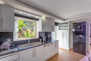 Photo de la galerie de l'établissement Villa OMNIA - Kommeno bay, à Dassia 48 autres photos