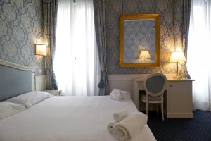 Postel nebo postele na pokoji v ubytování Corte Barozzi Venice Suites