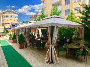 Majoituspaikan Arena Tarnovo Hotel ravintola tai vastaava paikka