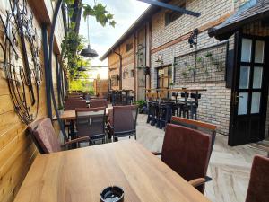 Restauracja lub miejsce do jedzenia w obiekcie OldBrick PUB