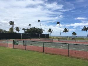 מתקני טניס ו/או סקווש ב-Perfect for families and couples - Maui Sunset A-203 או בסביבה