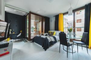 Posteľ alebo postele v izbe v ubytovaní Kolejowa 45A P&O Corporate Accommodation