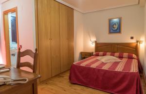Postel nebo postele na pokoji v ubytování Hotel Jacobeo