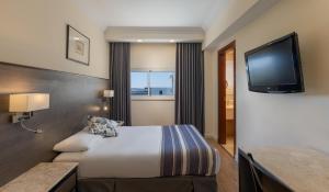 Voodi või voodid majutusasutuse Ambassador Hotel toas