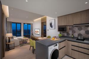 Una cocina o zona de cocina en Citadines Songshan Lake Dongguan