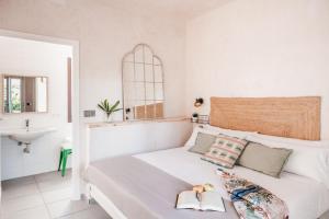 Postel nebo postele na pokoji v ubytování ASTUTO Boutique Jerez - Adults Only