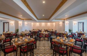 מסעדה או מקום אחר לאכול בו ב-Le Bokor Palace