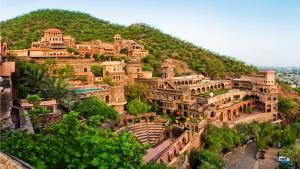 Et luftfoto af Neemrana Fort-Palace