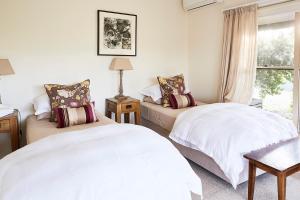 A bed or beds in a room at Rosby Guesthouse and Studio