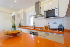 Kuchyňa alebo kuchynka v ubytovaní HORIZONTE Sunny Home by Cadiz4Rentals