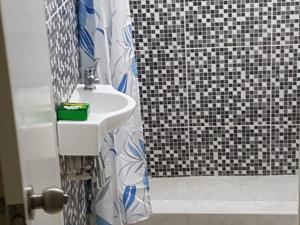 Ένα μπάνιο στο JUS4U-Apt-3 The Home Away From Villa