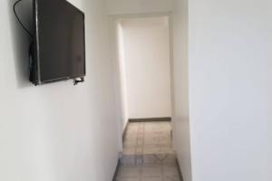 Μια τηλεόραση ή/και κέντρο ψυχαγωγίας στο JUS4U-Apt-3 The Home Away From Villa