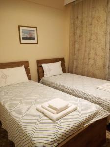 Un pat sau paturi într-o cameră la Luxurious Apartment Katakolo Beach