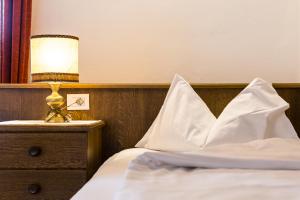 Letto o letti in una camera di Hotel Weisses Lamm